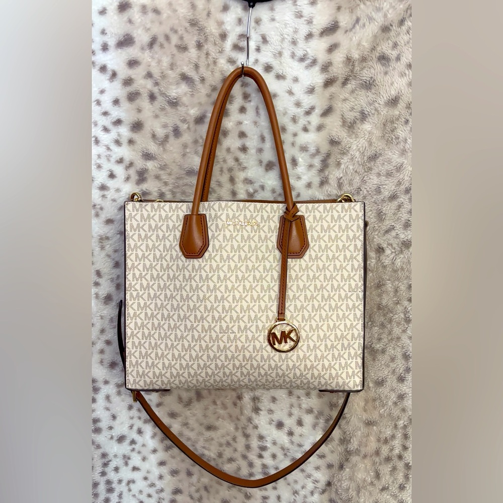 MICHAEL KORS MERCER LARGE CROSSBODY BAG (Vanilla)